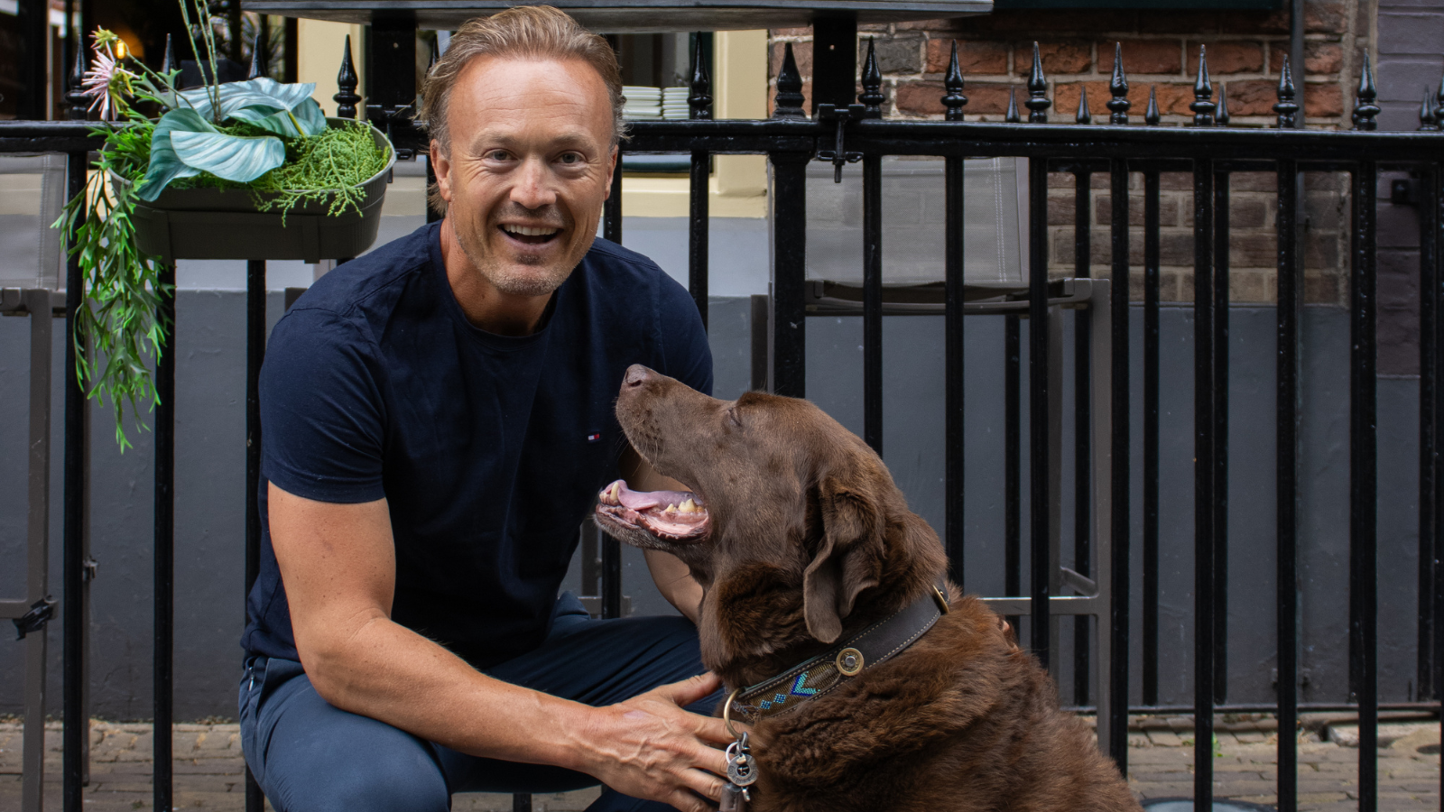 Erik Mulder met zijn hond Beer
